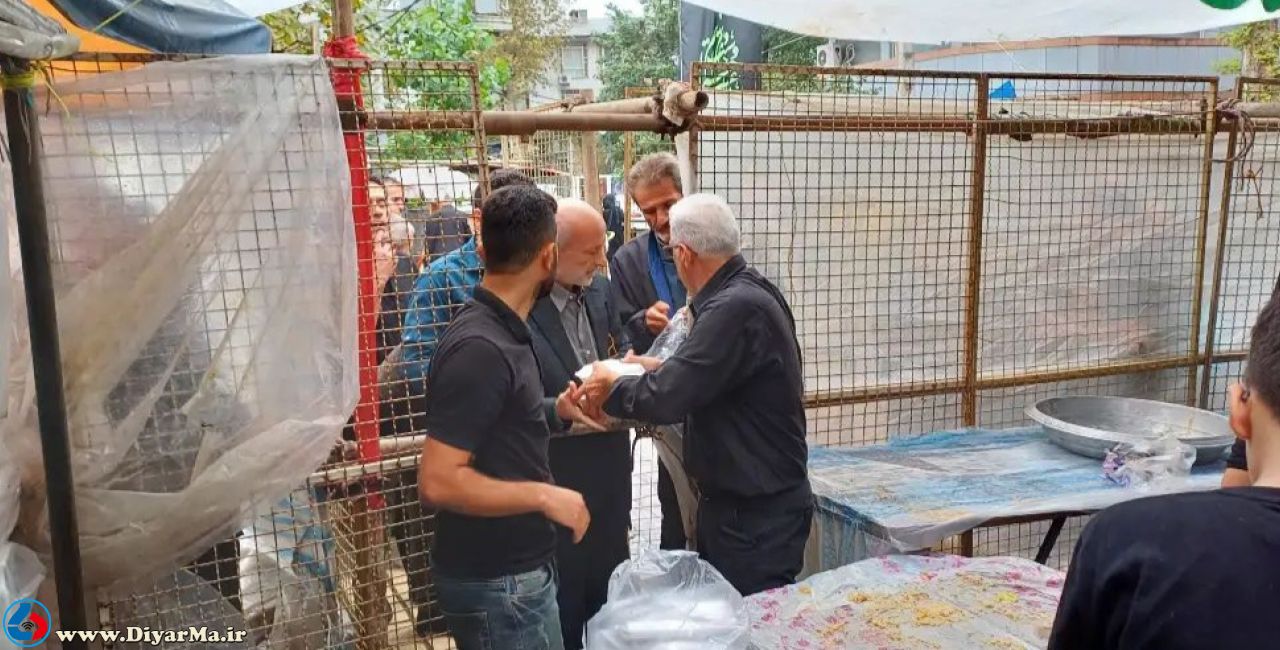 شهروندان آستانه‌اشرفیه به مناسبت ایام عزاداری آخر ماه صفر بیش از ۲۰ هزار پرس غذای نذری را طبخ و توزیع کردند.