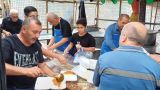 طبخ و توزیع ۱۸ هزار غذای نذری در آستانه‌اشرفیه